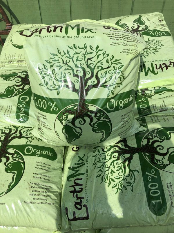 Garden Premium Topsoil Blend 18 quarts (3 bags) by Earth Mix